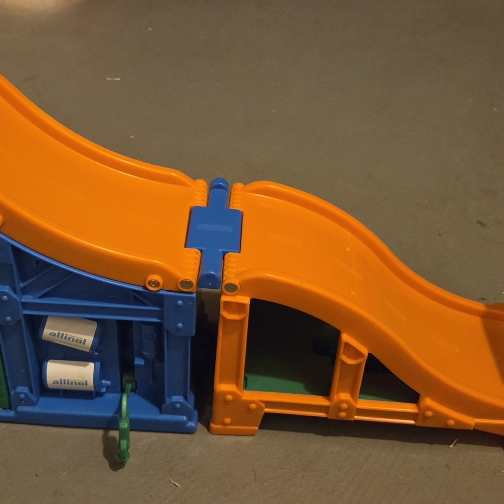 HTF Fisher-Price Pixar Cars Racing Rivalry Fold & Go Wheelies Ramp & Francesco - Picture 7 of 12